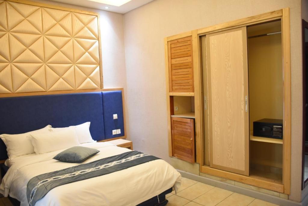 Hotel Royal Palace Дуала Экстерьер фото